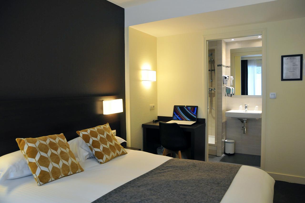 Hotel Des Quatrans Caen Bagian luar foto