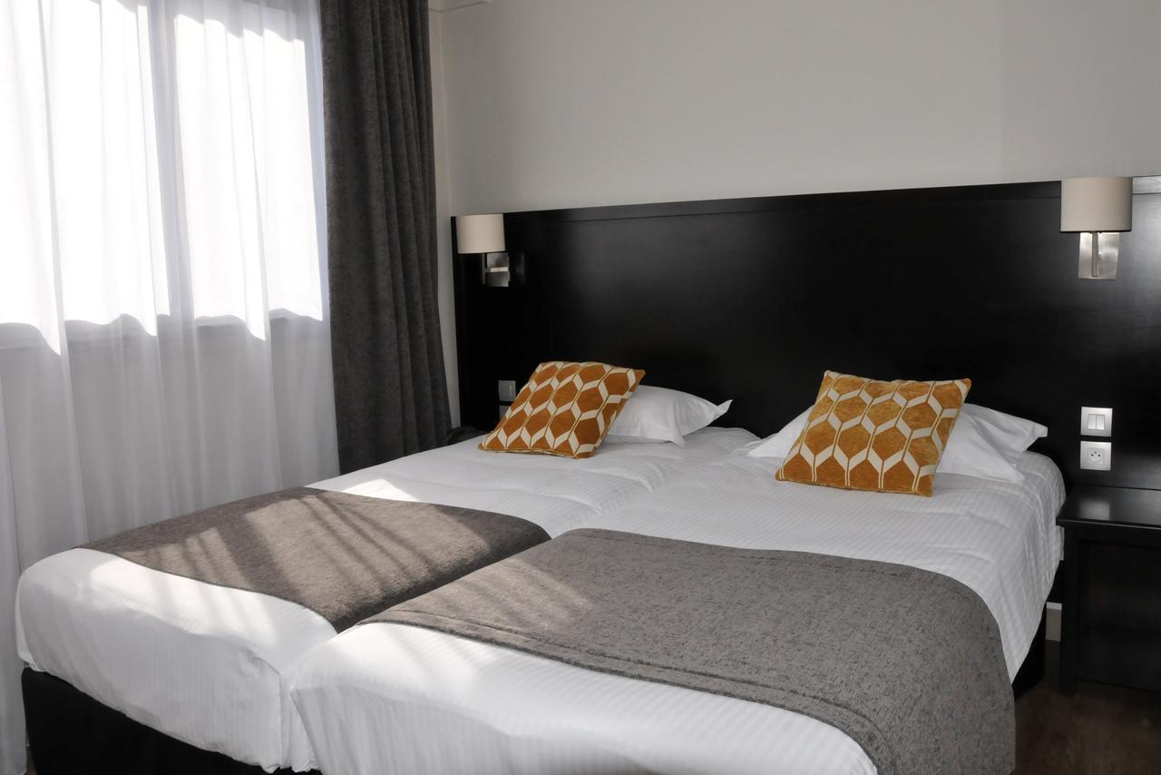 Hotel Des Quatrans Caen Bagian luar foto
