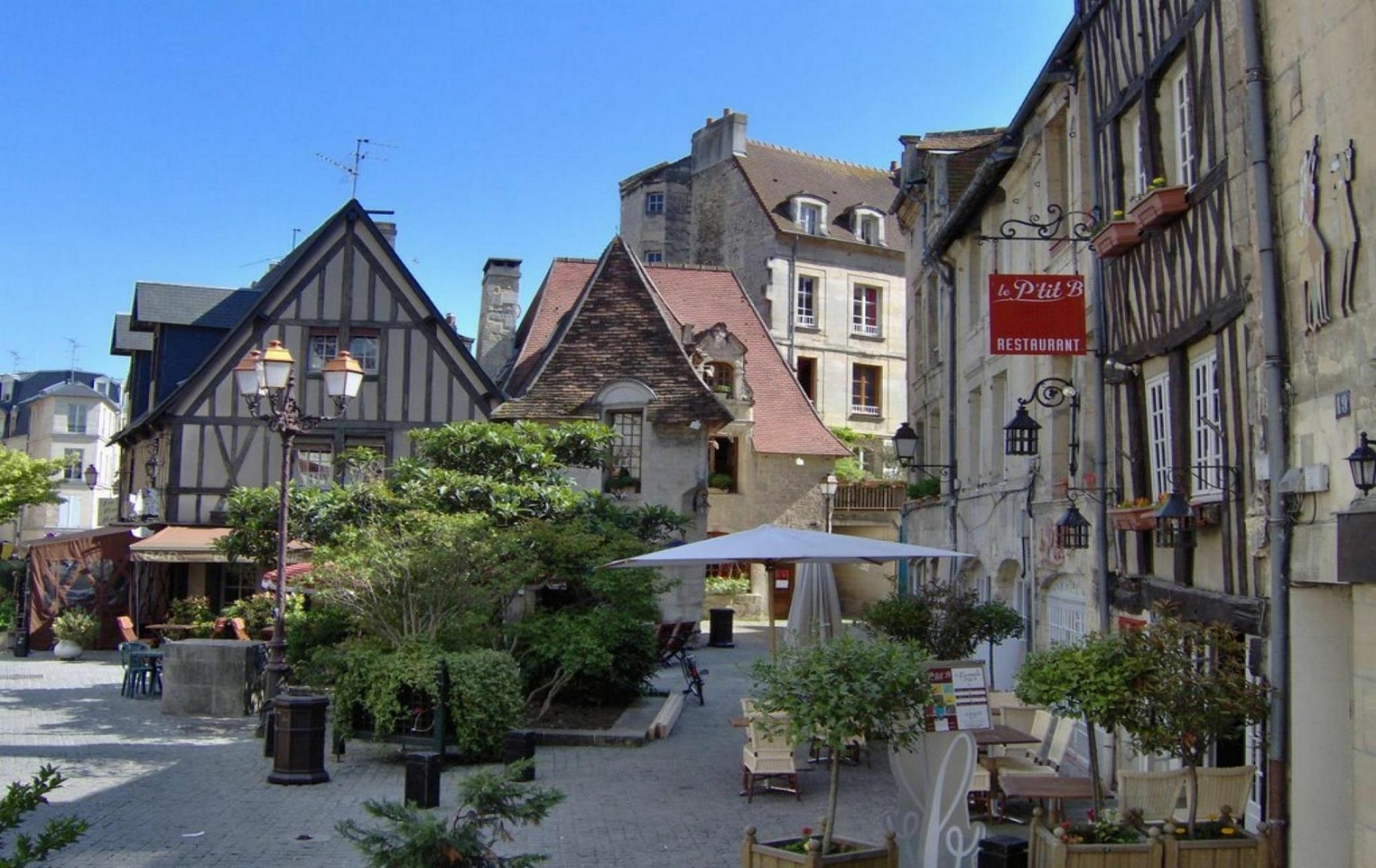 Hotel Des Quatrans Caen Bagian luar foto