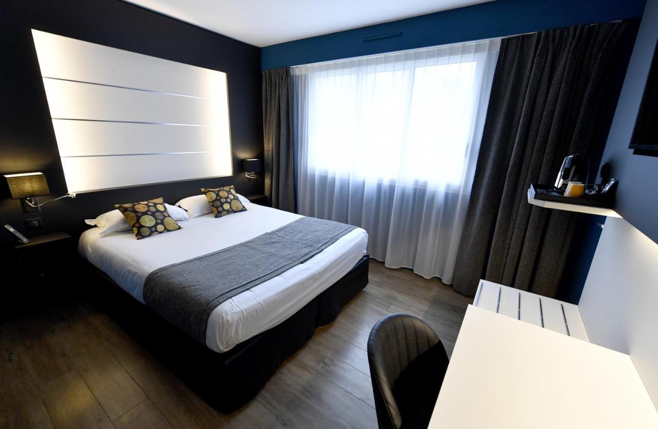 Hotel Des Quatrans Caen Bagian luar foto