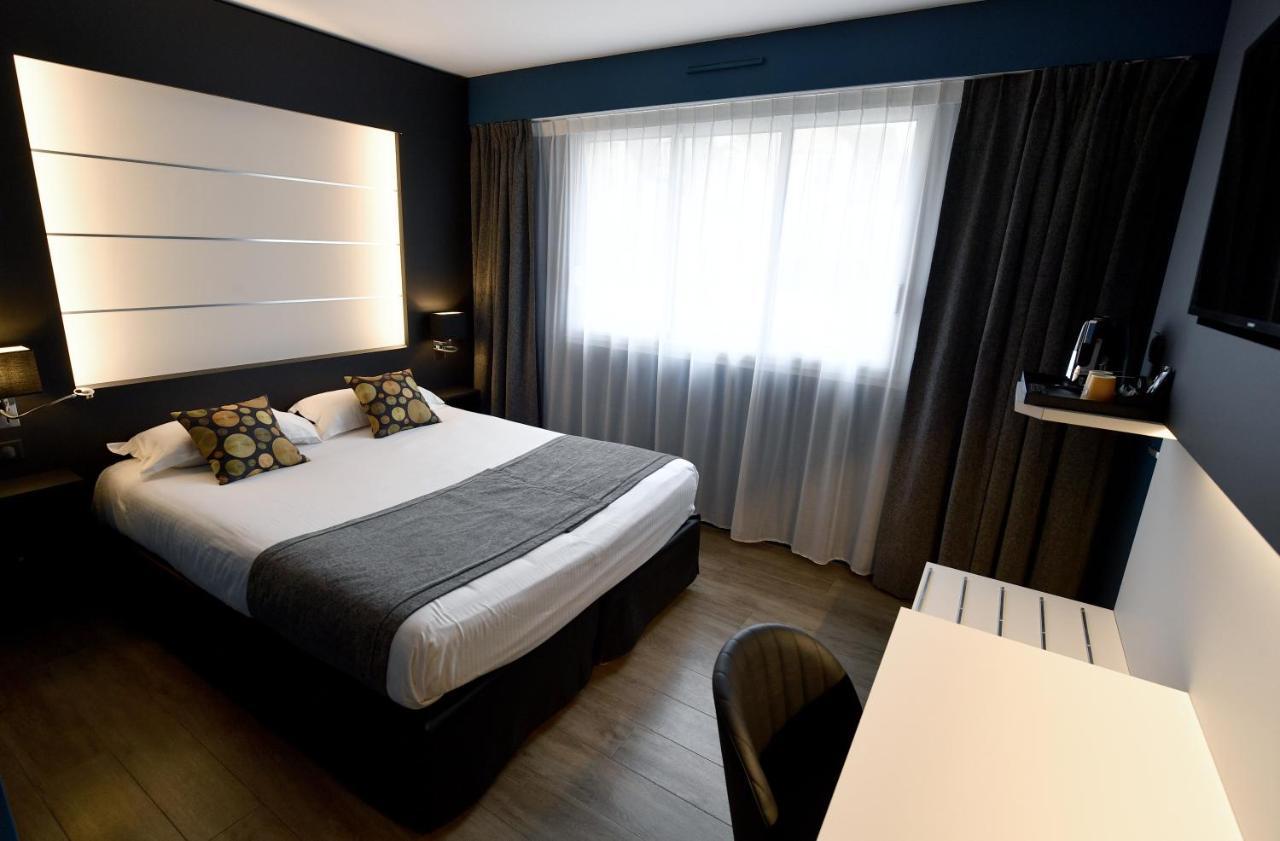 Hotel Des Quatrans Caen Bagian luar foto