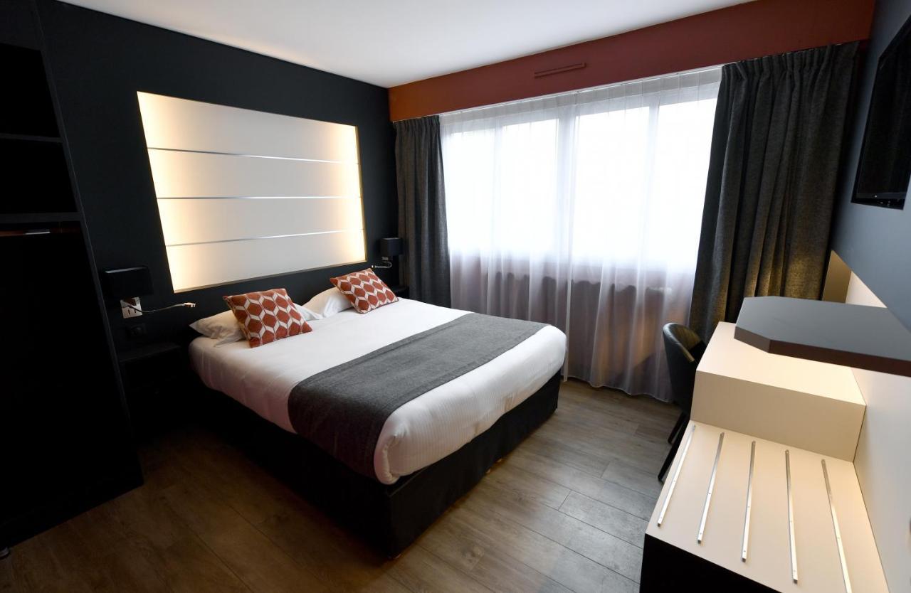 Hotel Des Quatrans Caen Bagian luar foto